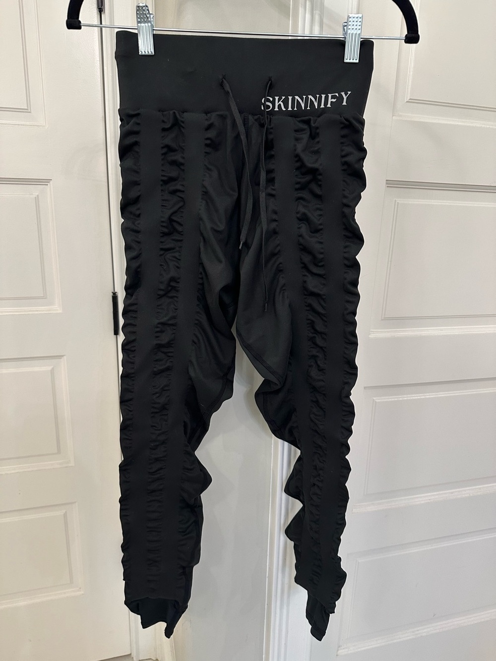 Skinnify Booty Band Resistance Leggings Sz M Black Hi Rise Sculpt Tone Logo NEW